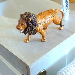Lion trinket box